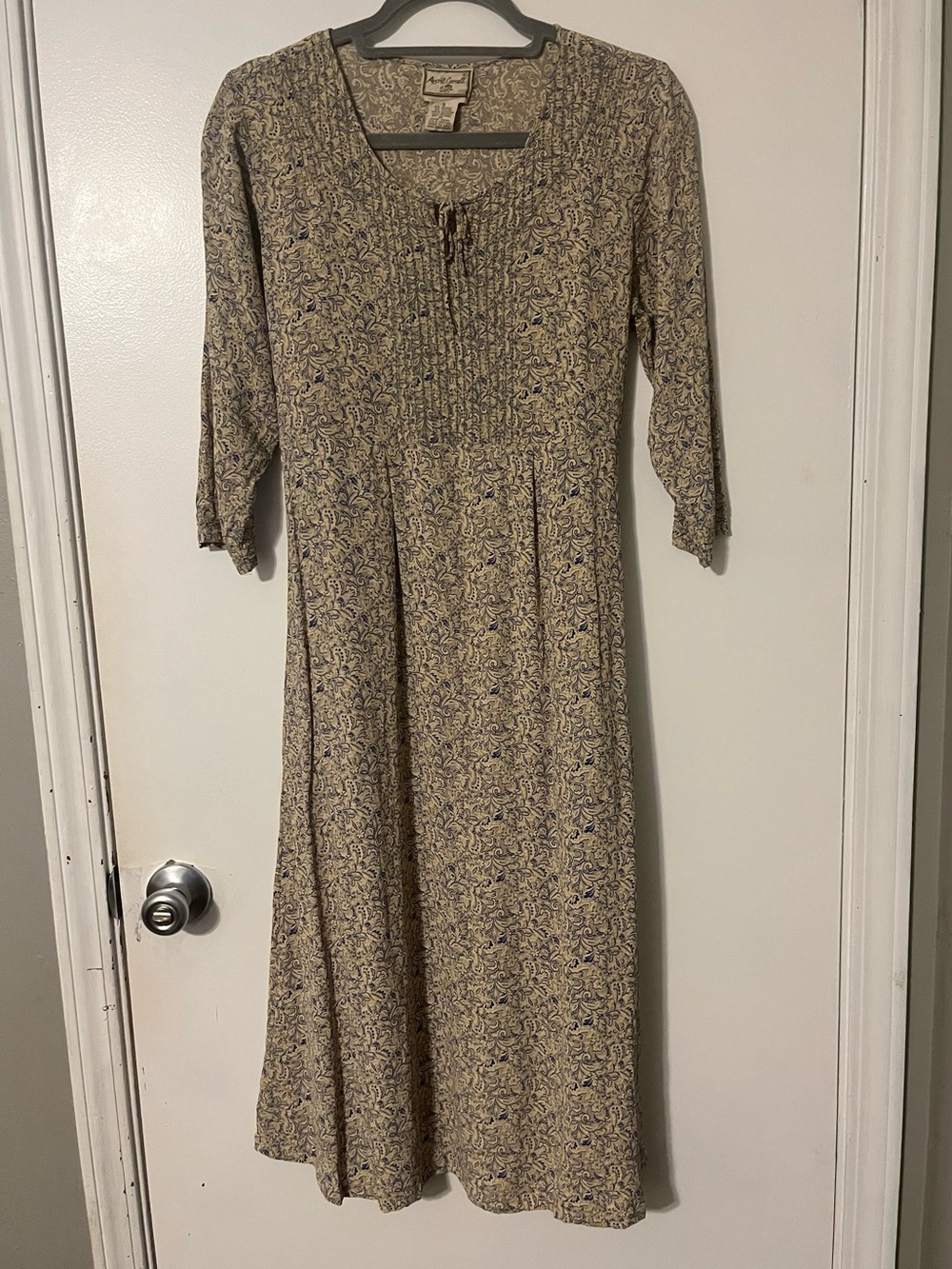 April Cornell Vintage Cottage-core Beige Floral Midi Dress with Blue Accents